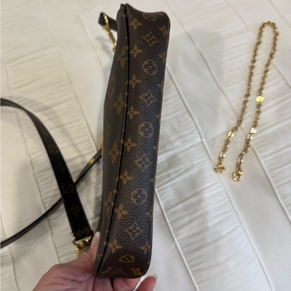 ❤️⭐️PRICE DROP! Louis Vuitton Monogram Crossbody Bag Multi Pochette W/Gold Chain - Picture 12 of 16